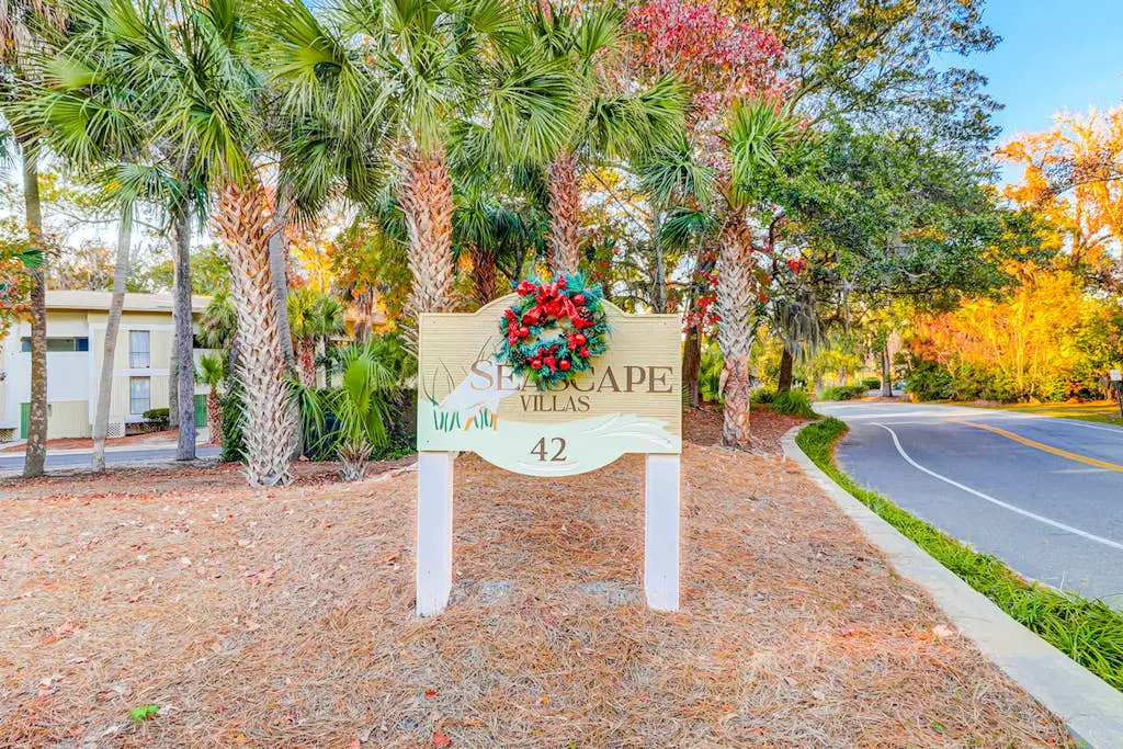 Villa w/ lagoon views & 2 pools - walk to beach