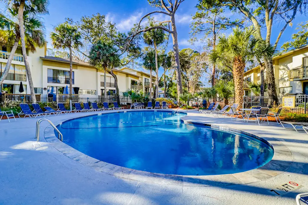 Villa w/ lagoon views & 2 pools - walk to beach