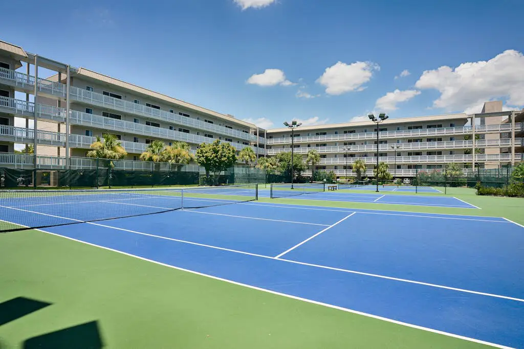 2-bedroom beachside condo with balcony, pools, & WiFi - near golf & beach