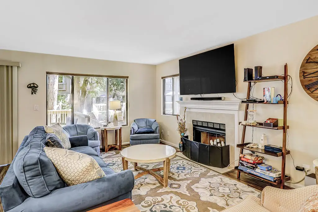 Ground Floor Villa, Short Walk to Shared Pool & Beach W/ Fast WiFi & Large Deck