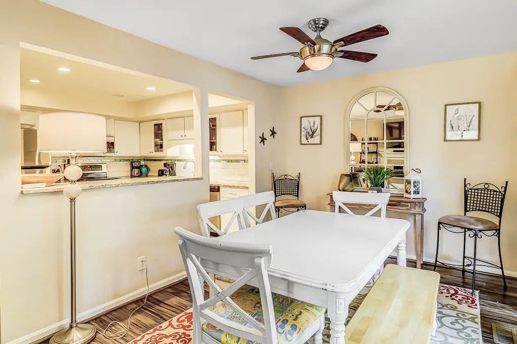 Ground Floor Villa, Short Walk to Shared Pool & Beach W/ Fast WiFi & Large Deck