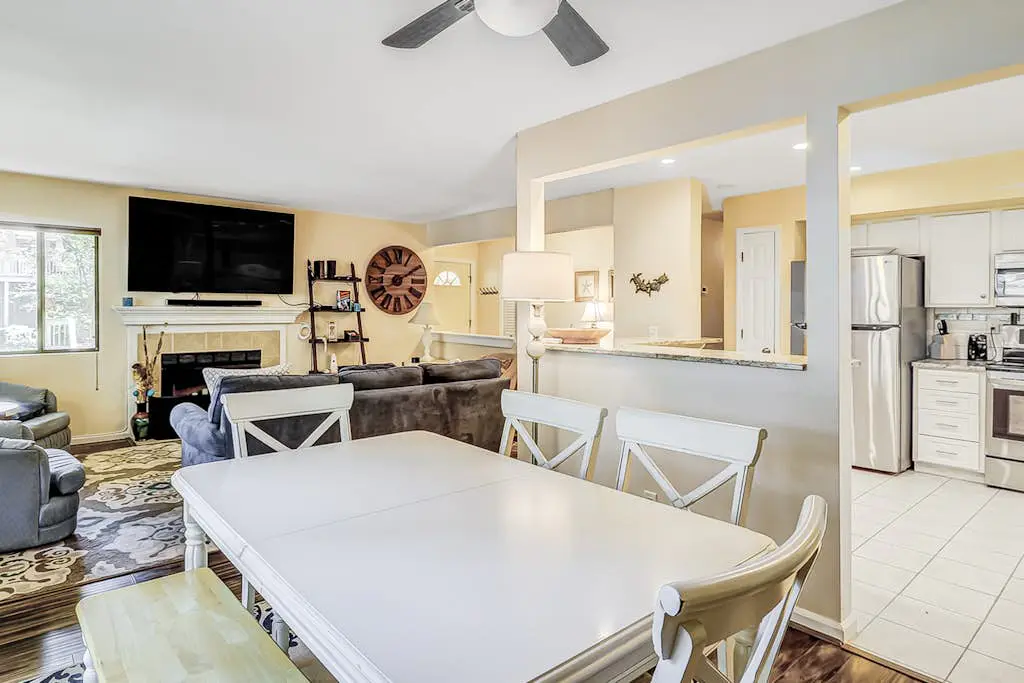 Ground Floor Villa, Short Walk to Shared Pool & Beach W/ Fast WiFi & Large Deck