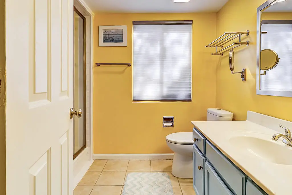 Ground Floor Villa, Short Walk to Shared Pool & Beach W/ Fast WiFi & Large Deck