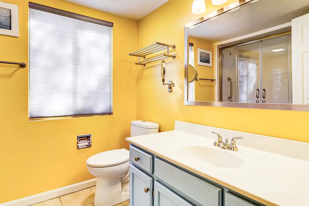 Ground Floor Villa, Short Walk to Shared Pool & Beach W/ Fast WiFi & Large Deck
