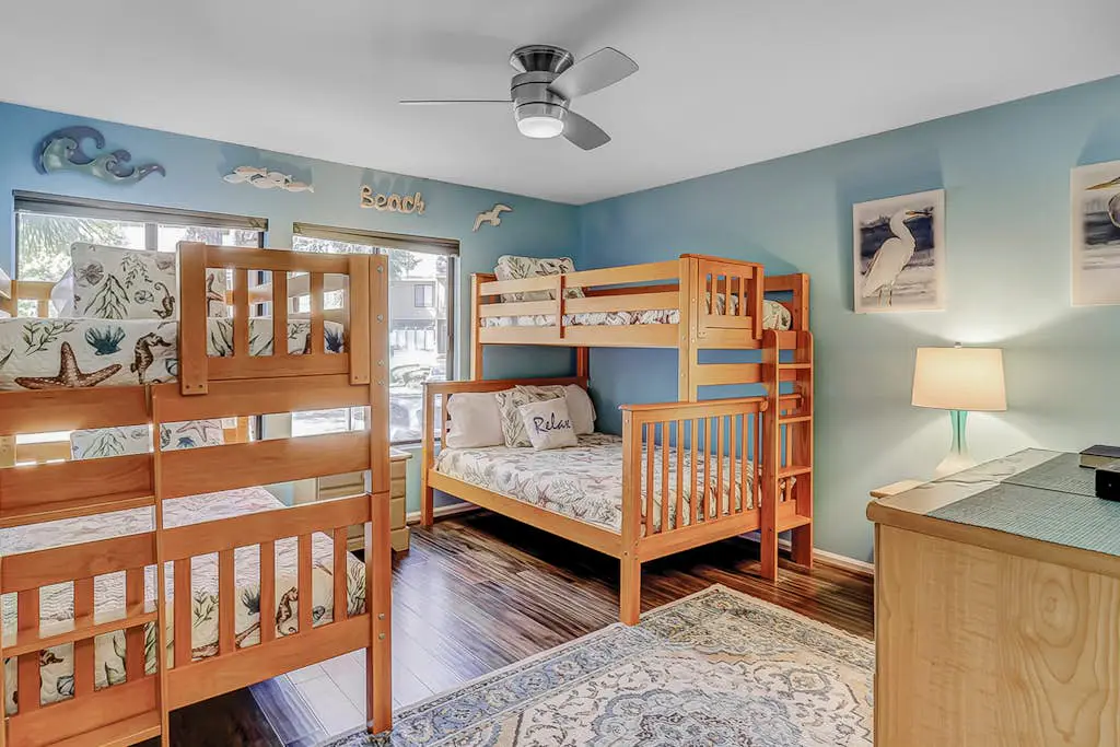Ground Floor Villa, Short Walk to Shared Pool & Beach W/ Fast WiFi & Large Deck
