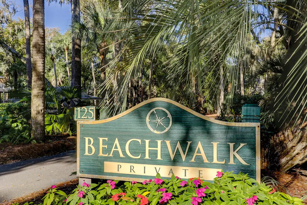 Ground Floor Villa, Short Walk to Shared Pool & Beach W/ Fast WiFi & Large Deck