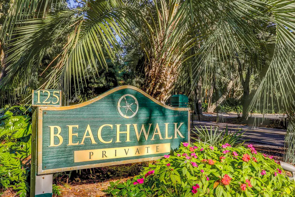 Ground Floor Villa, Short Walk to Shared Pool & Beach W/ Fast WiFi & Large Deck