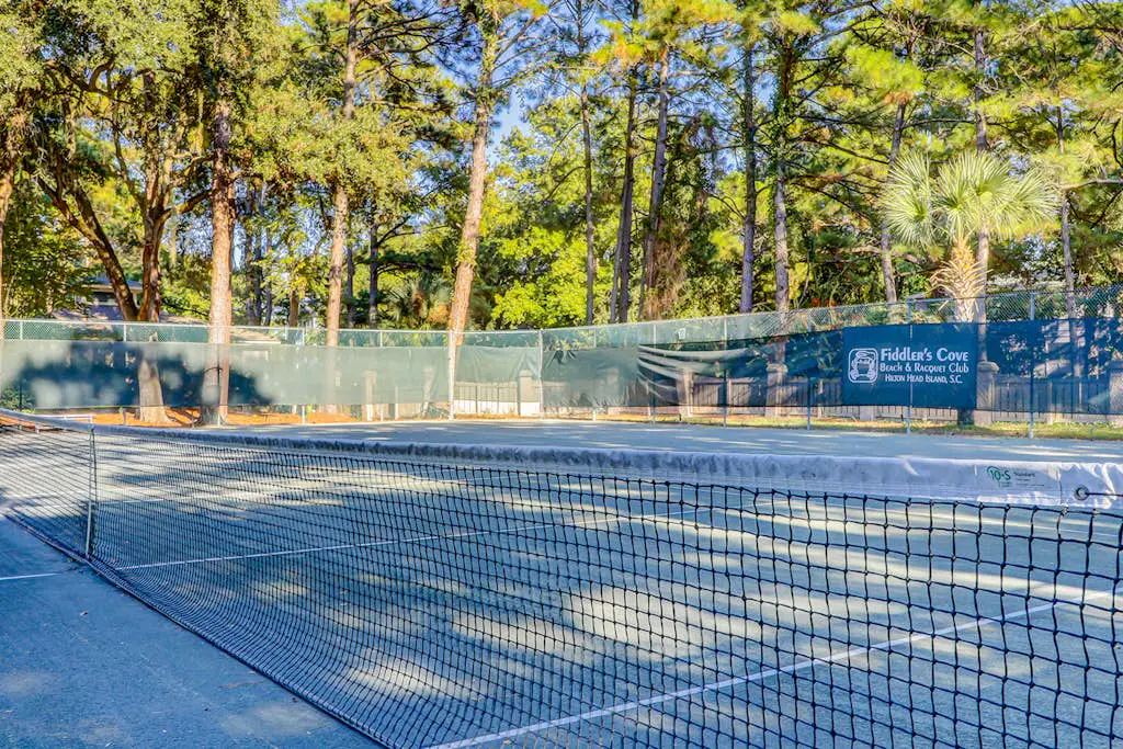 3rd floor condo with private balcony, AC, Washer and Dryer, on site pools, hot tub & tennis