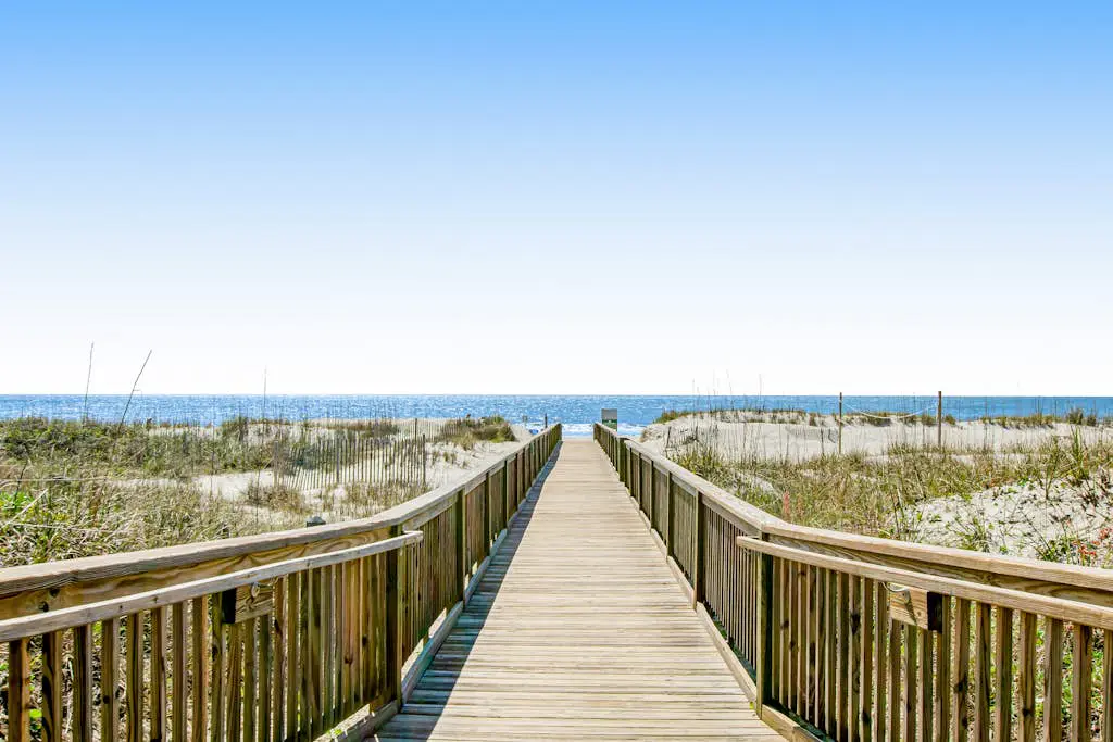 3rd floor condo with private balcony, AC, Washer and Dryer, on site pools, hot tub & tennis
