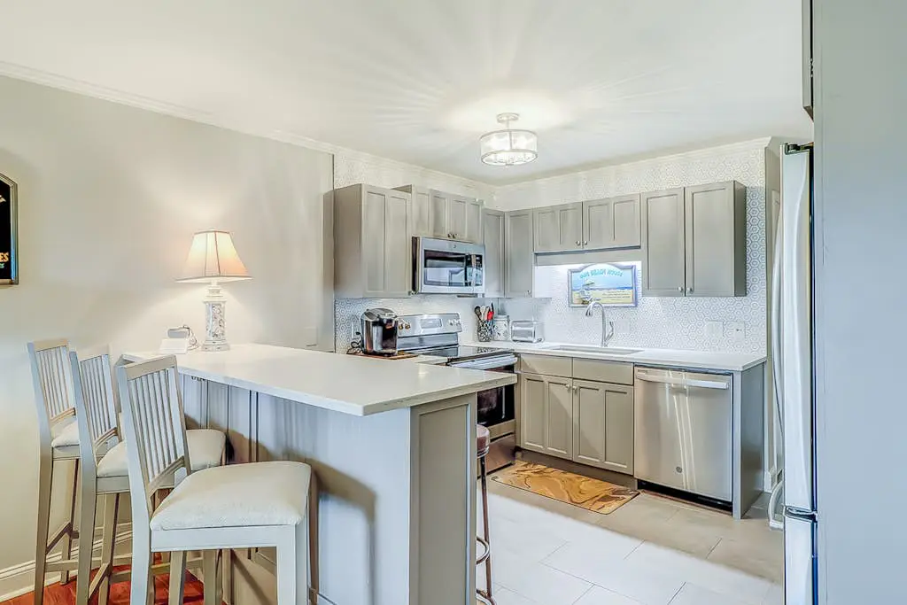 Ideal Island Gem W/ Shared Pool, Beach Access, Free WiFi, Private Balcony & More