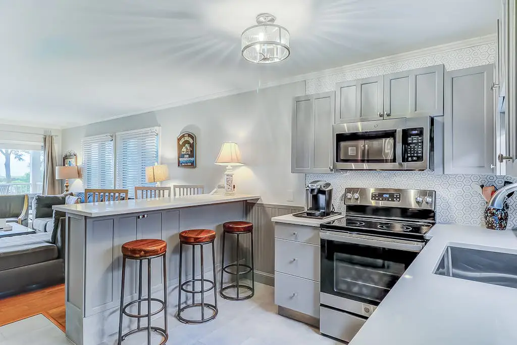 Ideal Island Gem W/ Shared Pool, Beach Access, Free WiFi, Private Balcony & More