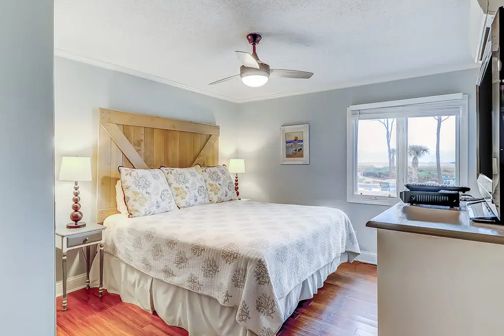 Ideal Island Gem W/ Shared Pool, Beach Access, Free WiFi, Private Balcony & More