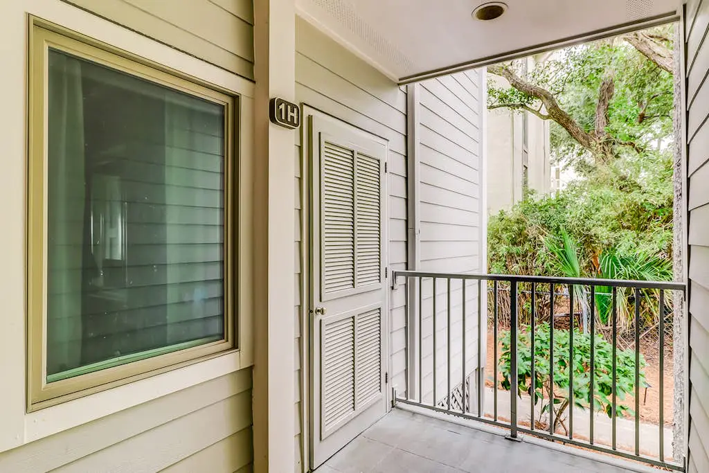 Ideal Island Gem W/ Shared Pool, Beach Access, Free WiFi, Private Balcony & More