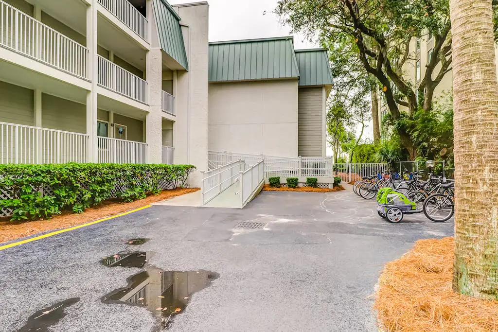 Ideal Island Gem W/ Shared Pool, Beach Access, Free WiFi, Private Balcony & More