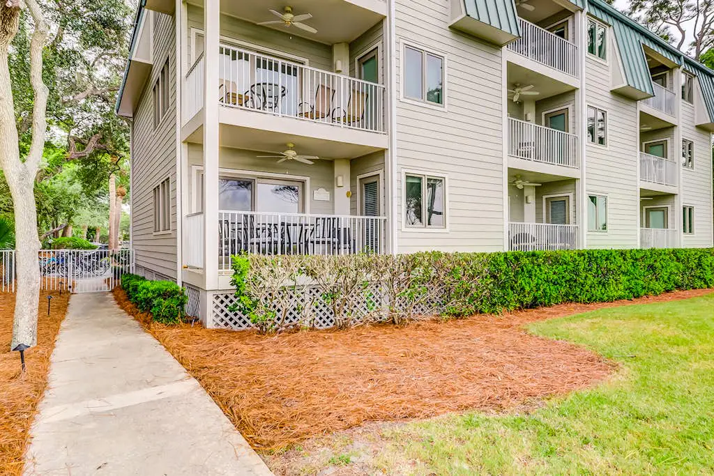 Ideal Island Gem W/ Shared Pool, Beach Access, Free WiFi, Private Balcony & More