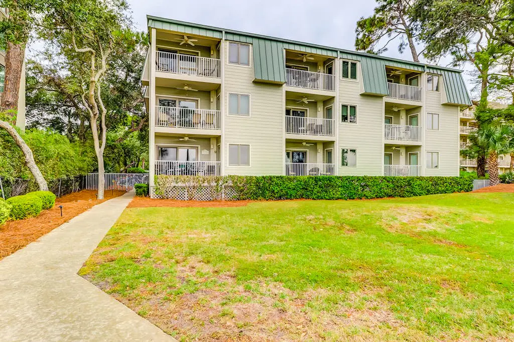 Ideal Island Gem W/ Shared Pool, Beach Access, Free WiFi, Private Balcony & More