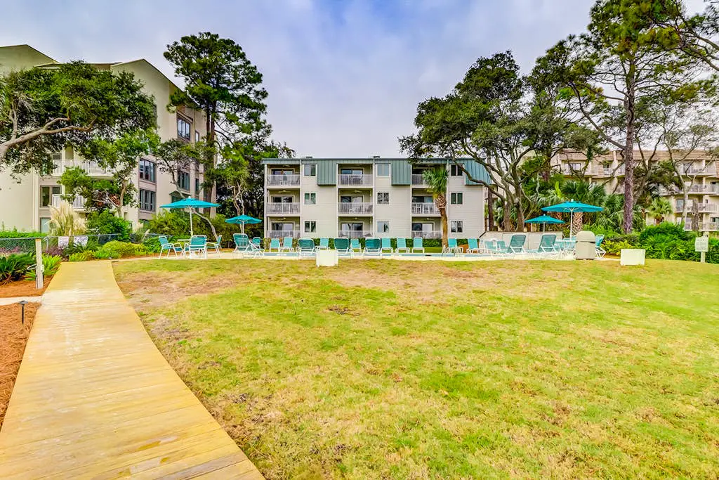 Ideal Island Gem W/ Shared Pool, Beach Access, Free WiFi, Private Balcony & More