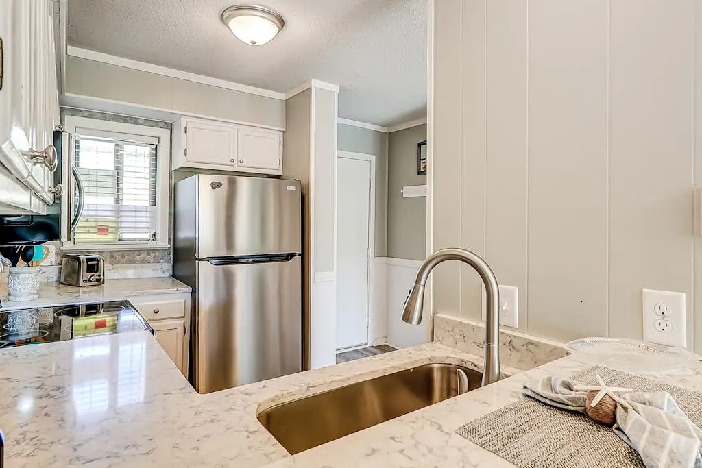 Cozy condo with pools, hot tub, tennis, gym & beach access