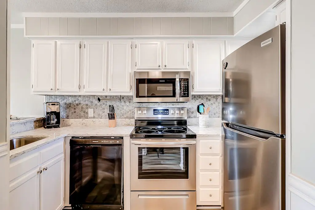 Cozy condo with pools, hot tub, tennis, gym & beach access