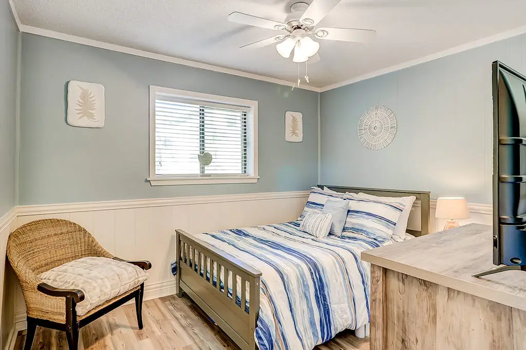 Cozy condo with pools, hot tub, tennis, gym & beach access