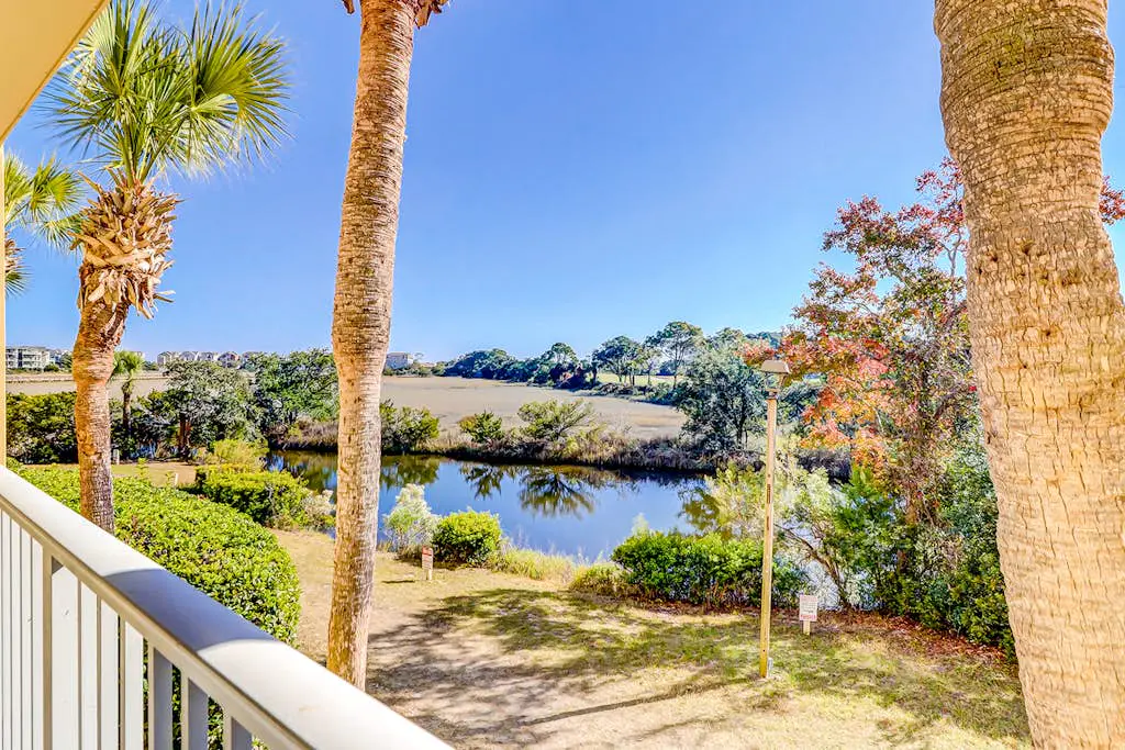 Cozy condo with pools, hot tub, tennis, gym & beach access