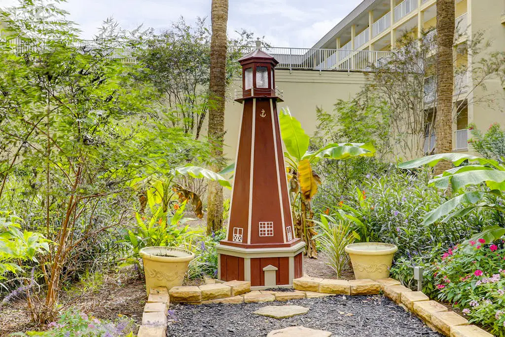 Cozy condo with pools, hot tub, tennis, gym & beach access
