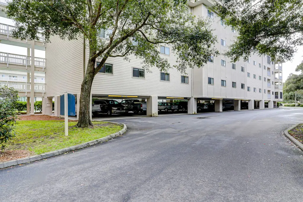 Cozy condo with pools, hot tub, tennis, gym & beach access