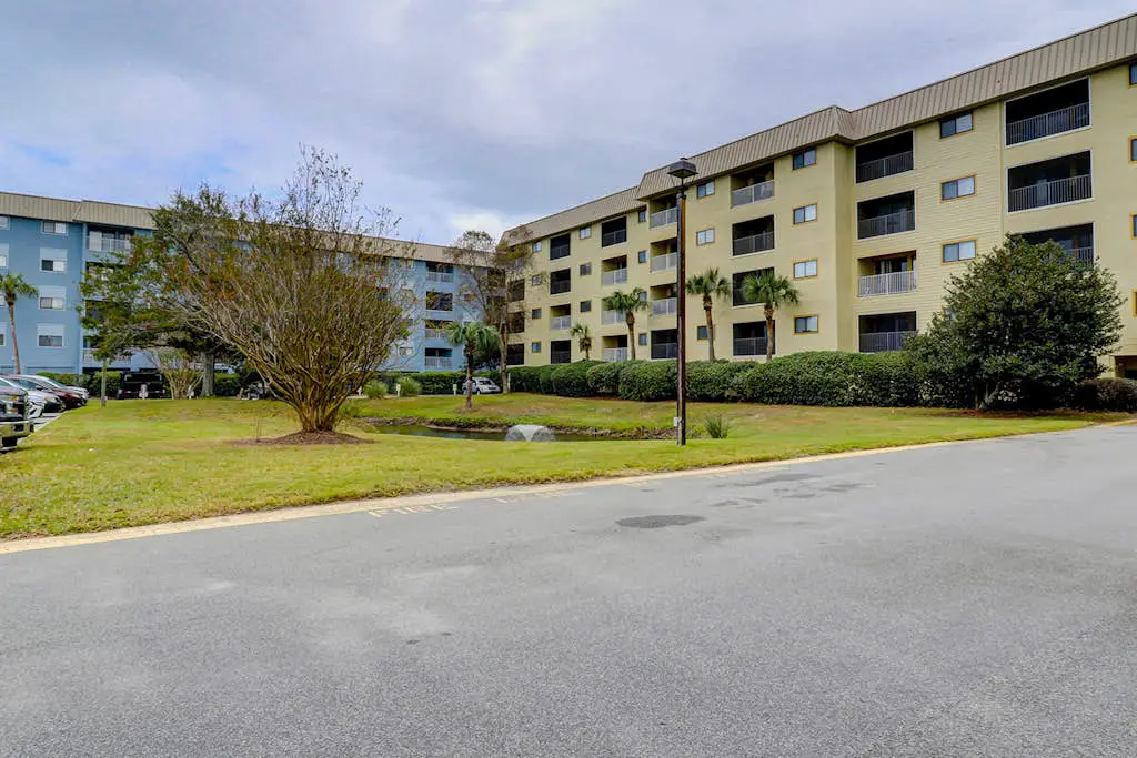 Cozy condo with pools, hot tub, tennis, gym & beach access