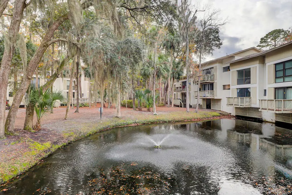 Renovated lagoon view villa with balcony, WiFi, shared pools, & beach access