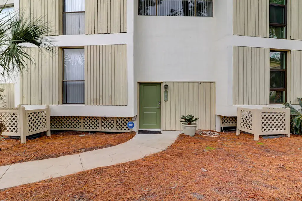 Renovated lagoon view villa with balcony, WiFi, shared pools, & beach access