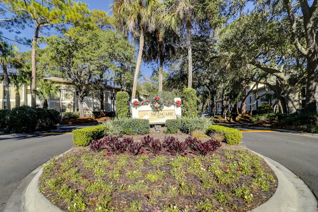 Renovated lagoon view villa with balcony, WiFi, shared pools, & beach access