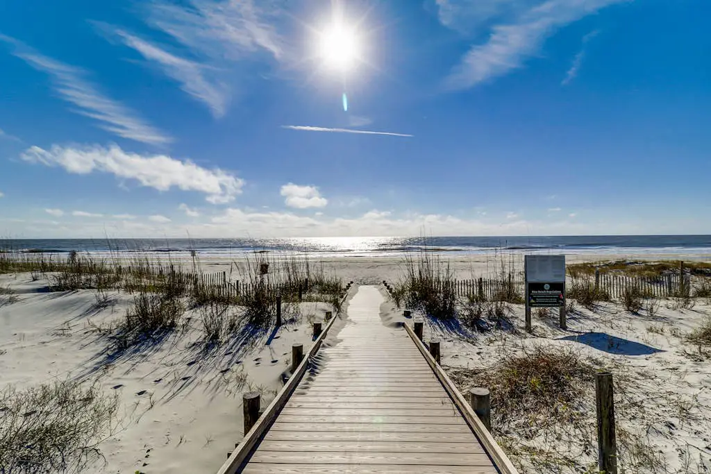 Renovated lagoon view villa with balcony, WiFi, shared pools, & beach access