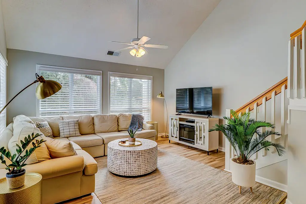 Renovated Island Escape with Shared Pools, Easy Beach Access, Fast WiFi & Patio