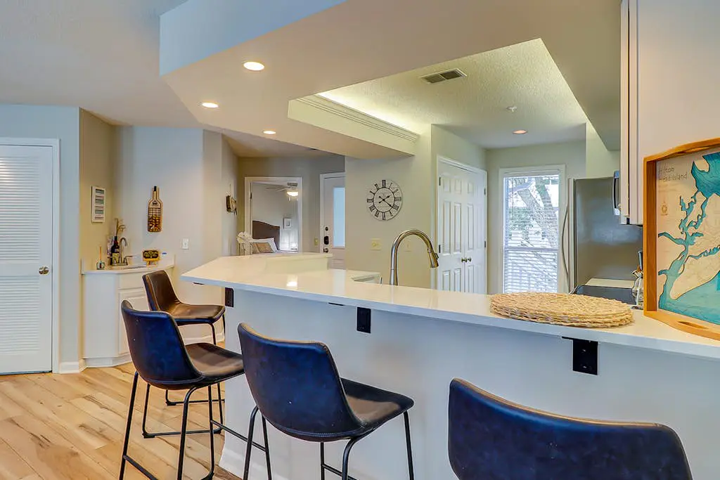 Renovated Island Escape with Shared Pools, Easy Beach Access, Fast WiFi & Patio