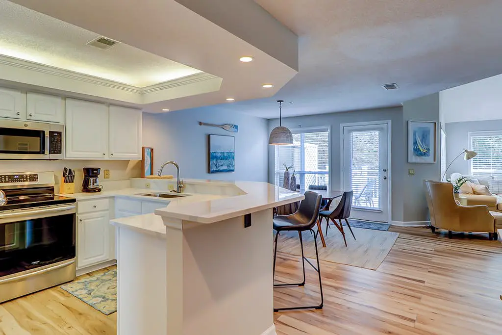 Renovated Island Escape with Shared Pools, Easy Beach Access, Fast WiFi & Patio