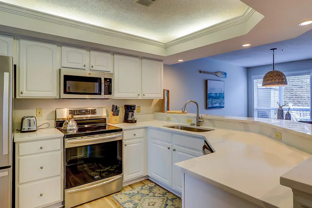 Renovated Island Escape with Shared Pools, Easy Beach Access, Fast WiFi & Patio