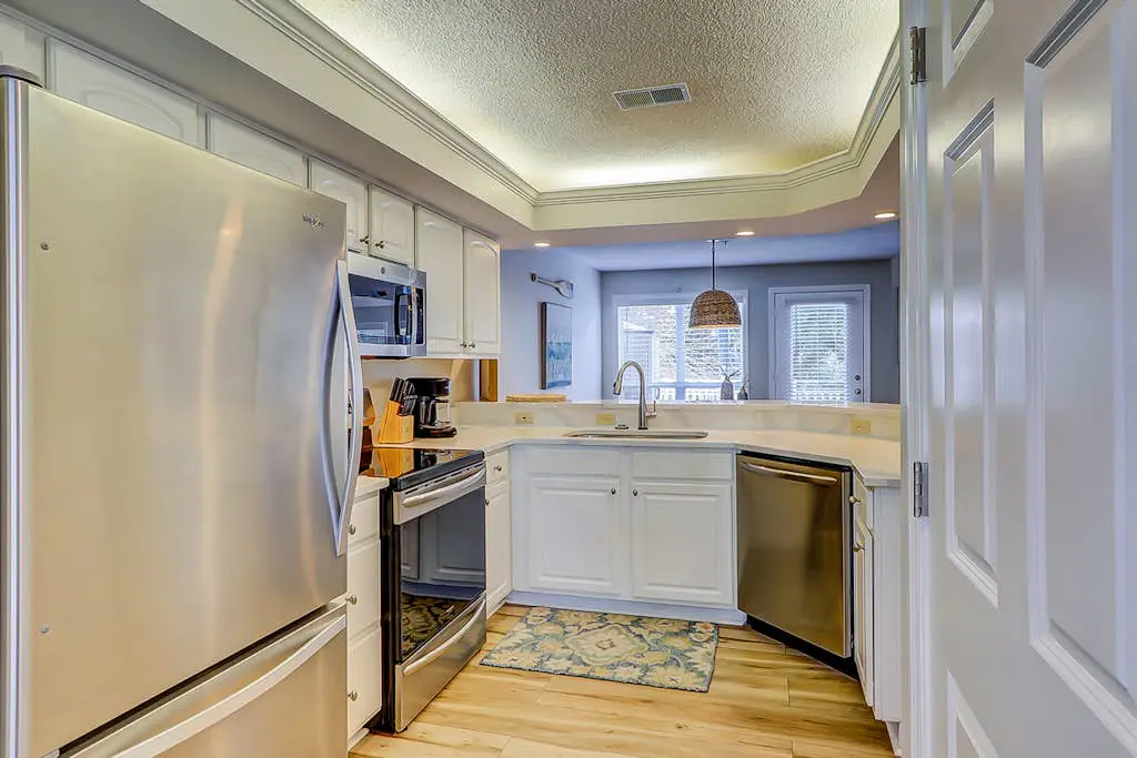 Renovated Island Escape with Shared Pools, Easy Beach Access, Fast WiFi & Patio