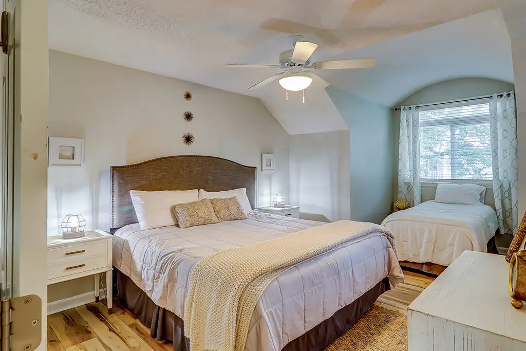 Renovated Island Escape with Shared Pools, Easy Beach Access, Fast WiFi & Patio