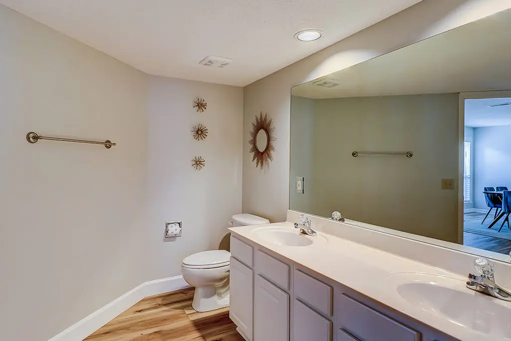Renovated Island Escape with Shared Pools, Easy Beach Access, Fast WiFi & Patio