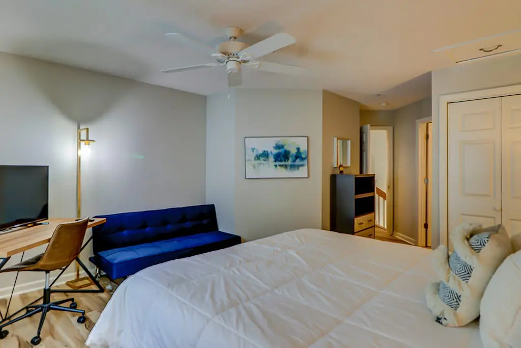 Renovated Island Escape with Shared Pools, Easy Beach Access, Fast WiFi & Patio