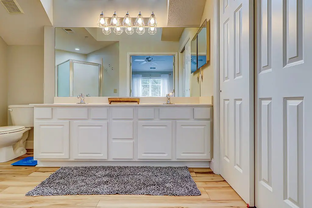 Renovated Island Escape with Shared Pools, Easy Beach Access, Fast WiFi & Patio