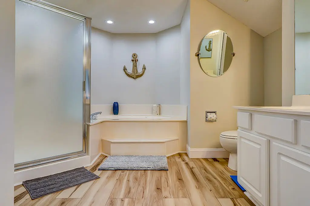 Renovated Island Escape with Shared Pools, Easy Beach Access, Fast WiFi & Patio