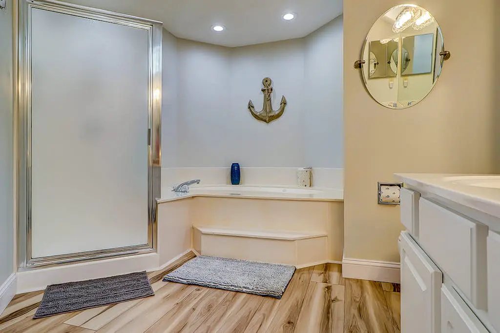 Renovated Island Escape with Shared Pools, Easy Beach Access, Fast WiFi & Patio