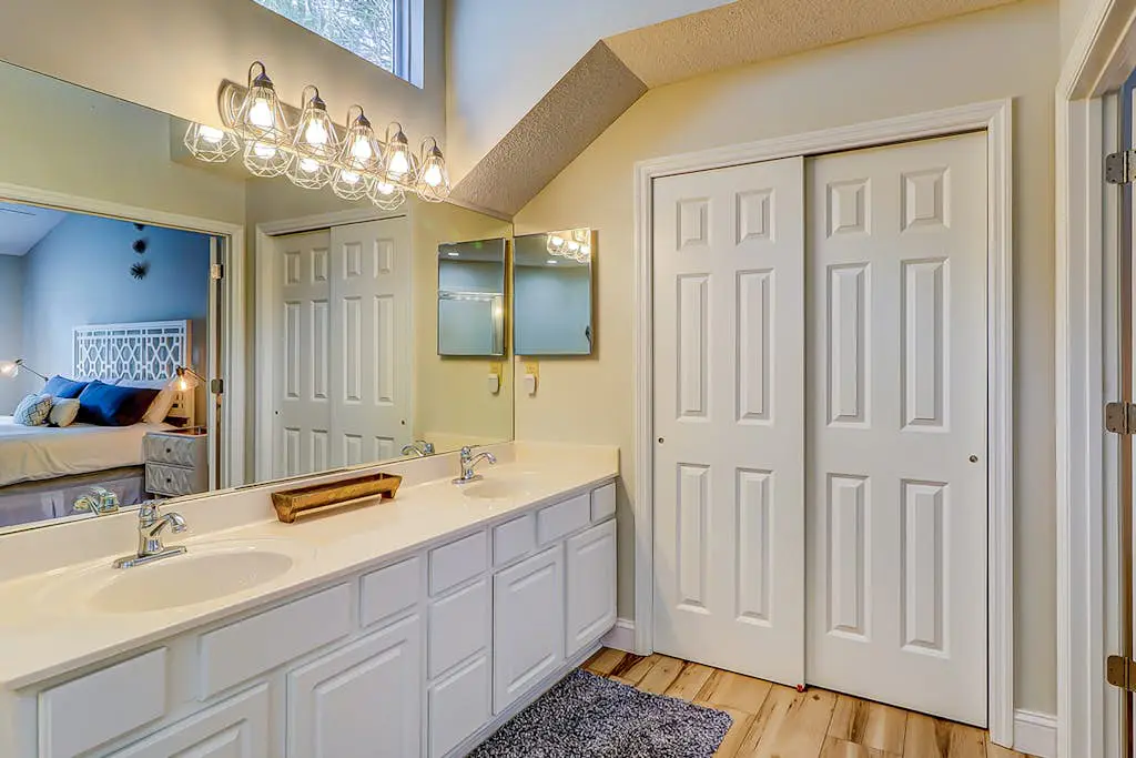 Renovated Island Escape with Shared Pools, Easy Beach Access, Fast WiFi & Patio