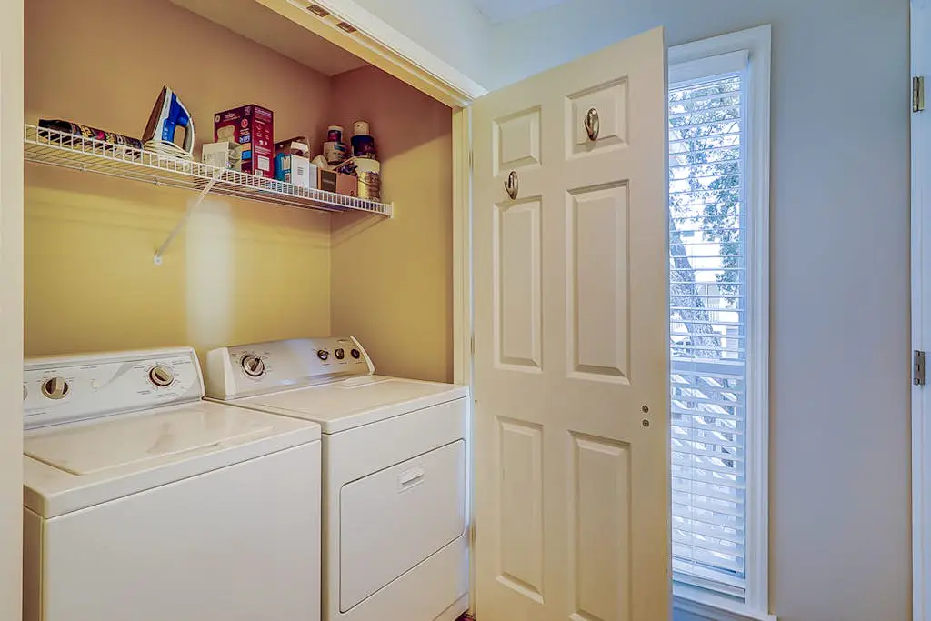 Renovated Island Escape with Shared Pools, Easy Beach Access, Fast WiFi & Patio