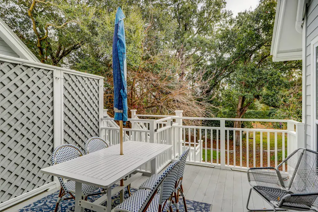 Renovated Island Escape with Shared Pools, Easy Beach Access, Fast WiFi & Patio