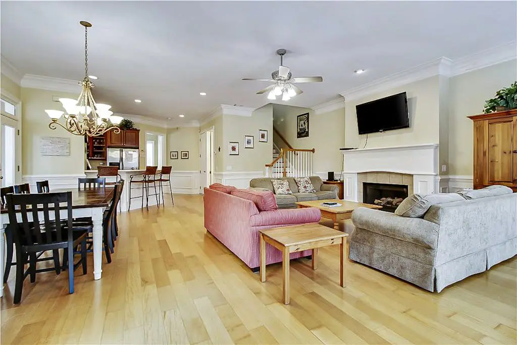 Dog-friendly home with private pool, WiFi, W/D & central AC - snowbird-friendly
