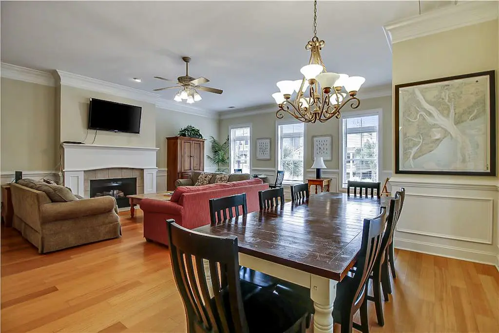 Dog-friendly home with private pool, WiFi, W/D & central AC - snowbird-friendly