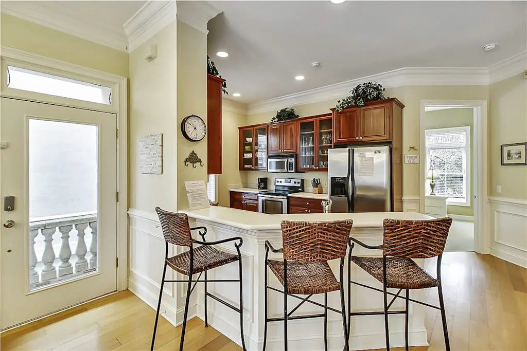Dog-friendly home with private pool, WiFi, W/D & central AC - snowbird-friendly