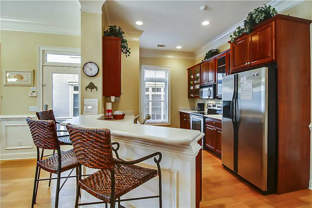 Dog-friendly home with private pool, WiFi, W/D & central AC - snowbird-friendly